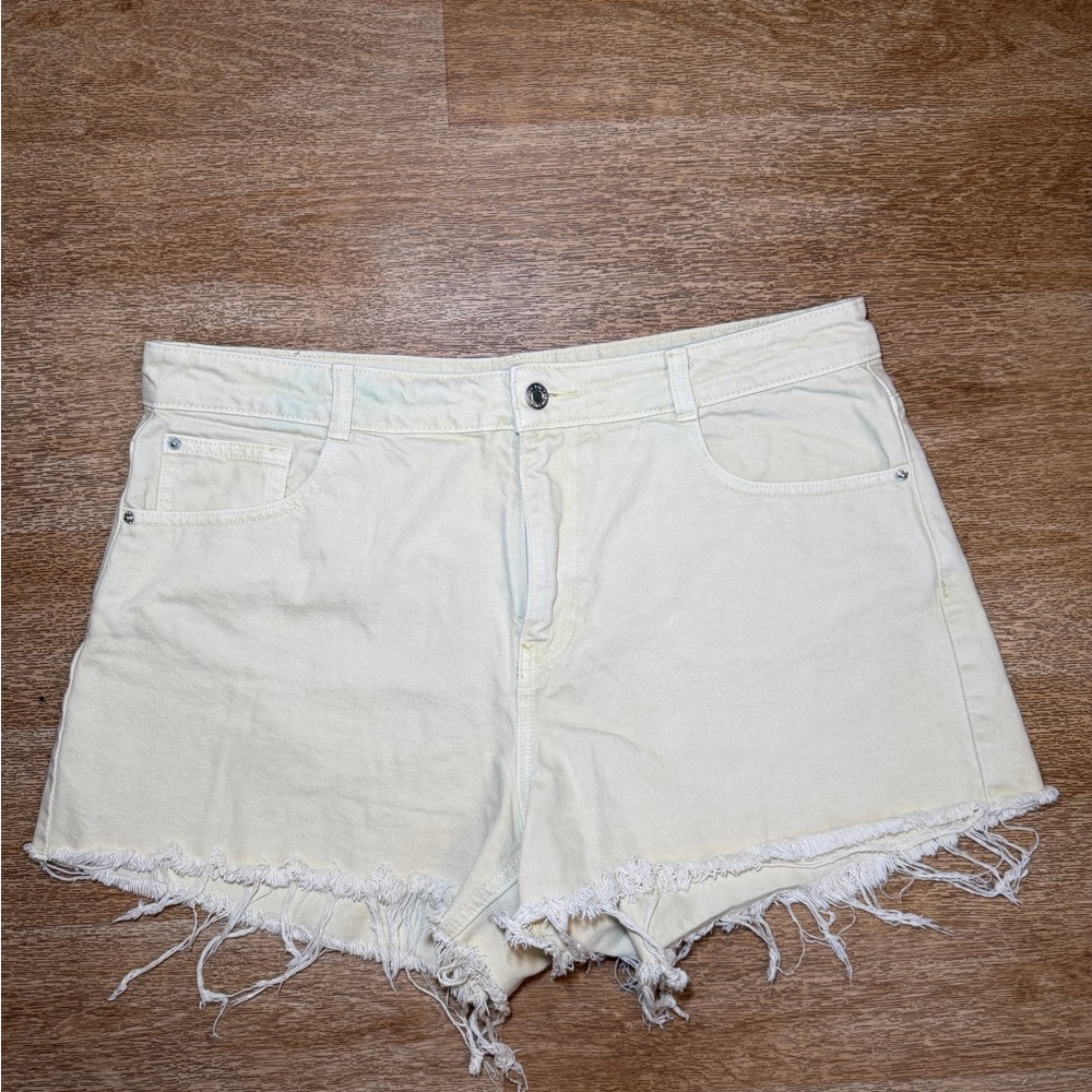 Zara Cream Frayed Hem Denim Shorts